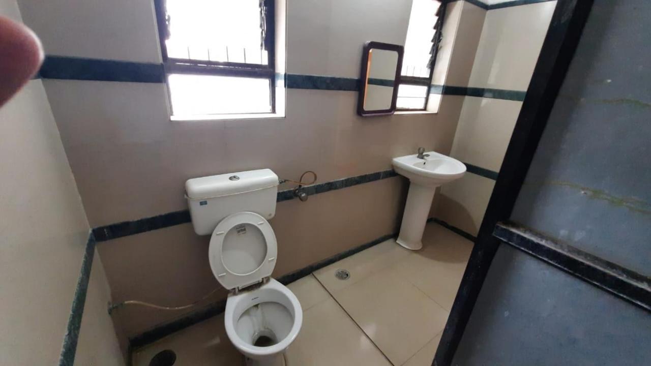 Sugandha Lodge Solapur Esterno foto